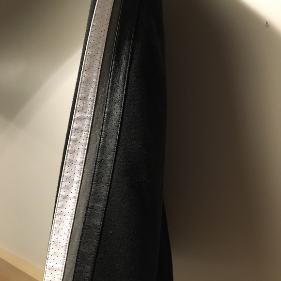 limited edition victoria's secret black sweatshirt - Picture 4 of 5